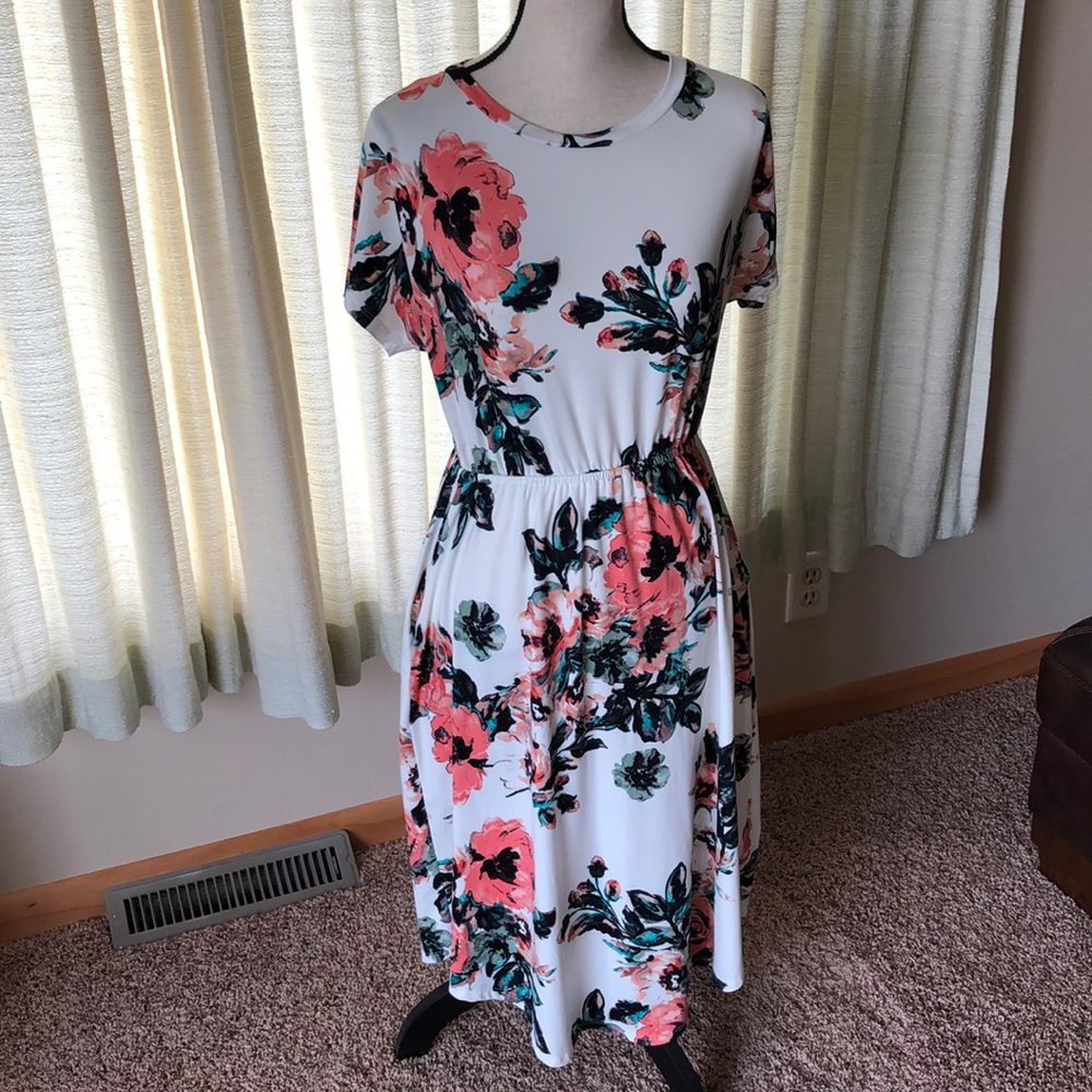 [Reb & J] Boutique Midi Dress Size Medium Floral